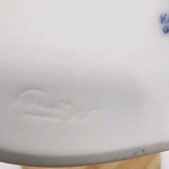 AK Kaiser Bisque Vase LADY ON BENCH Romantic Pastoral Scene Signed M.Frey 0316 - Picture 15 of 15